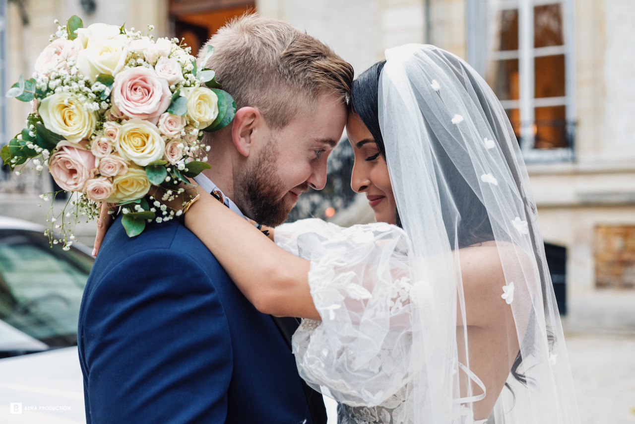 Photos du mariage civil de Basma et Antoine à l'hôtel de ville de Clamart, suivi par un cocktail et soirée au Château de Santeny 94.