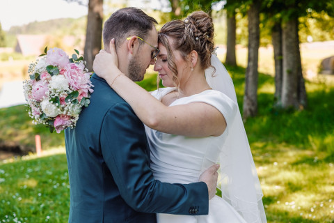 Le beau mariage printanier de Julie et Damien au Clos des Fermiers